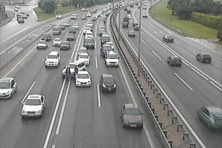 Aeroport şosesində qəza oldu - SIXLIQ YARANDI 