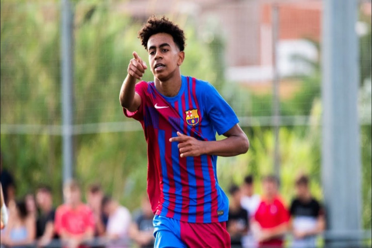 "Barselona"  iki gənc futbolçu   ilə müqaviləni uzadacaq