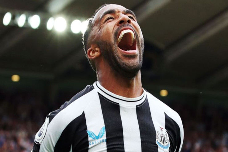 “Nyukasl” ilə müqaviləsini  uzatdı 