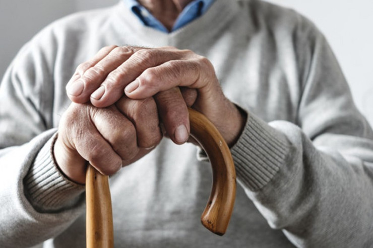 Bakıda 80 yaşlı kişi özünü asdı 