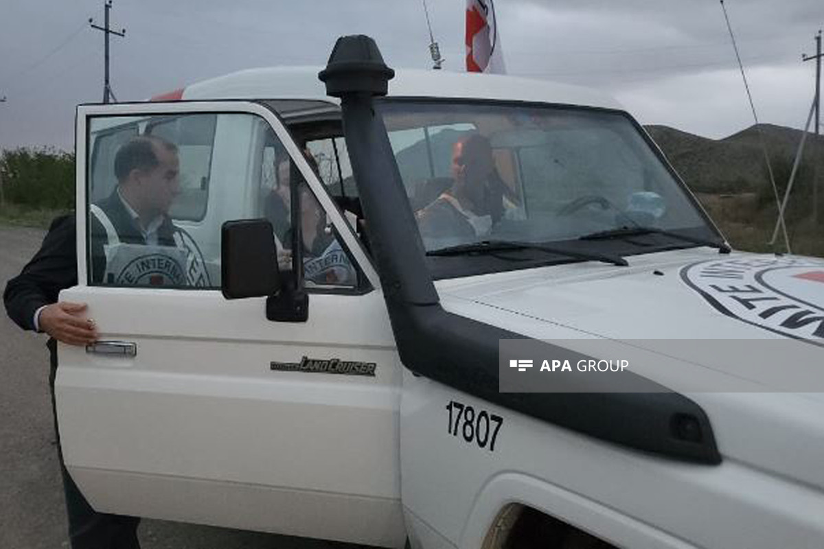 Humanitar yardım daşıyan avtomobillər Rusiya sülhməramlı kontingentinin postunu keçdi-FOTO -VİDEO -YENİLƏNİB 
