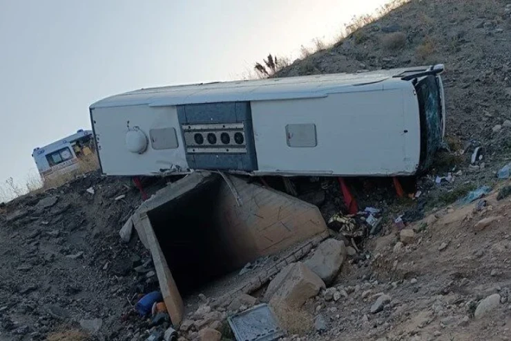 Sərnişin avtobusu aşdı: 3 nəfər ölüb, 22 nəfər yaralanıb -FOTO 