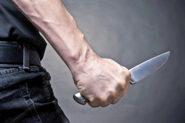 Samuxda 15 yaşlı oğlan  40 yaşlı kişini bıçaqladı