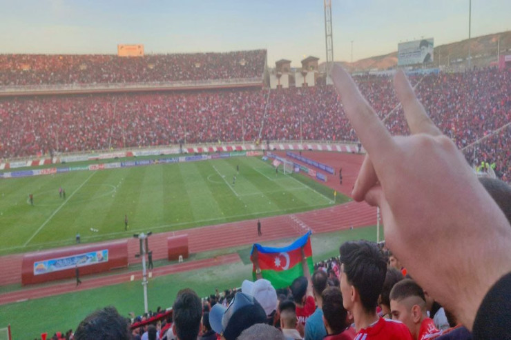 Təbriz stadionunda Azərbaycan bayrağı  qaldıran milli fəallar həbs edildi