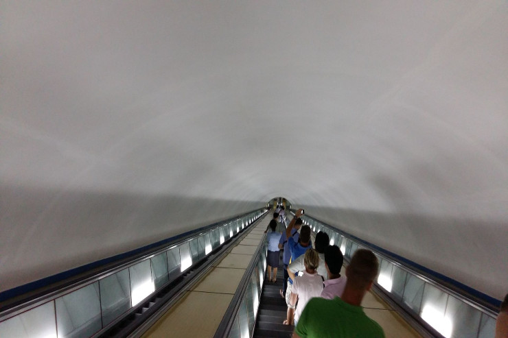 Dünyanın  ən dərin   metro stansiyası