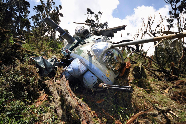 Hərbi helikopter qəzasında ölkənin baş komandanı  öldü -FOTO 