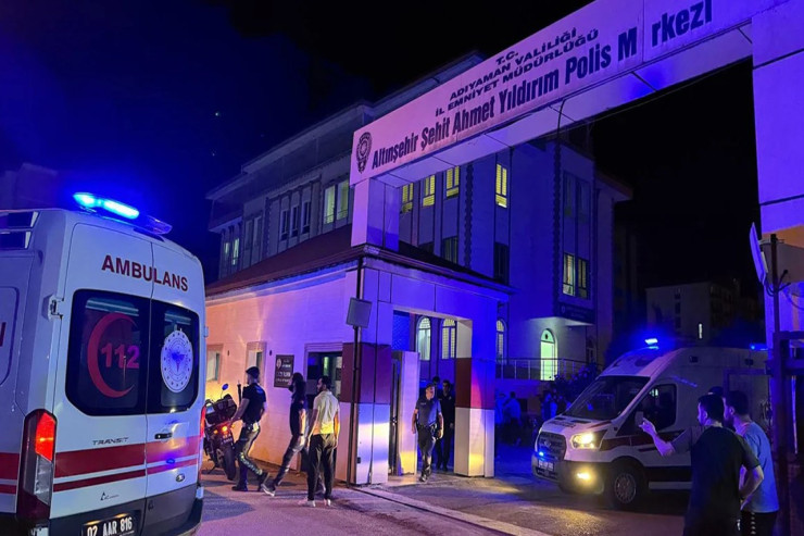 Türkiyədə polis həmkarlarını bölmədə GÜLLƏLƏDİ:  2 ölü, 8 yaralı var