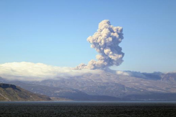 Ebeko vulkanının külləri 4 km hündürlüyə qalxdı 