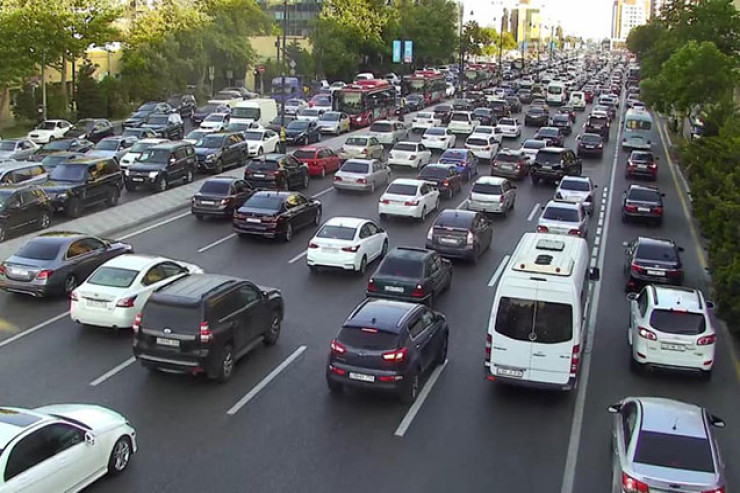 Bakının bir sıra yollarında tıxac yarandı - SİYAHI 