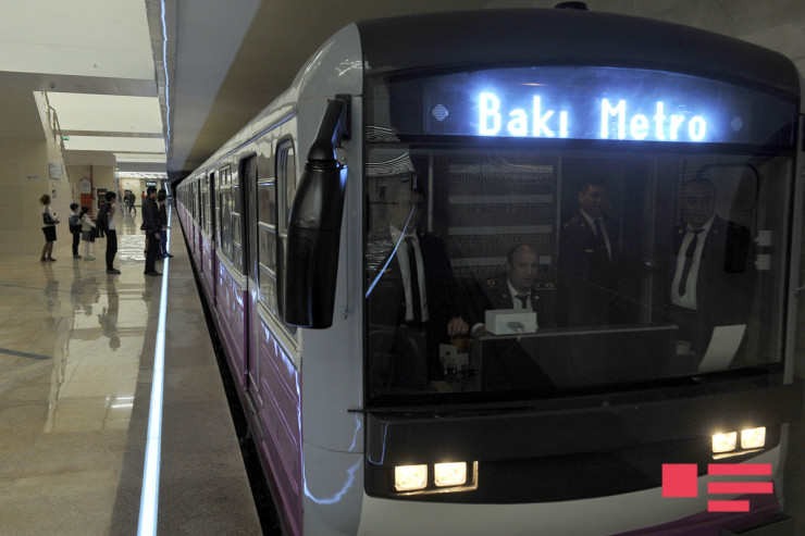 "İnşaatçılar" və "Elmlər"də qatar  ləngidi 