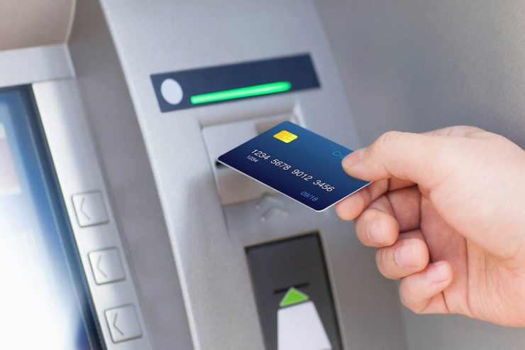 Bakıda bank kartından 6 min manat  oğurlandı