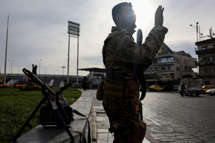 Əsəd tərəfdarları yeni hökumətin döyüşçülərini öldürdü 