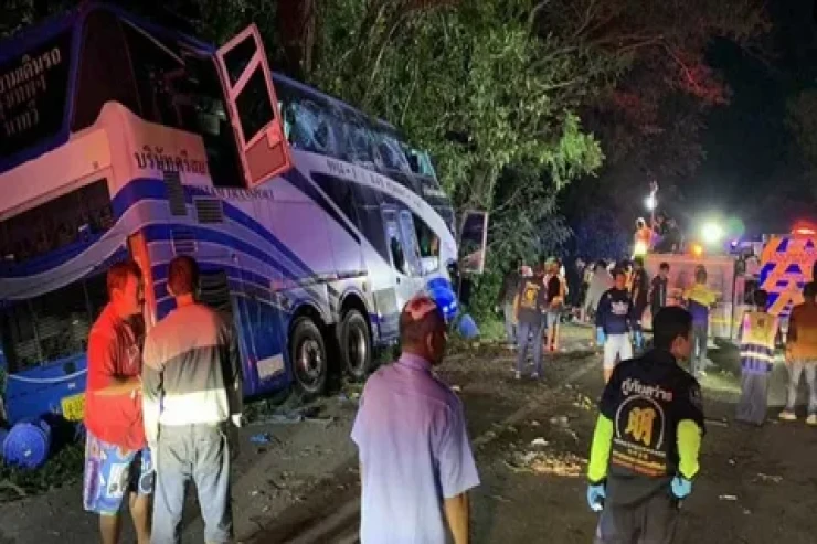 Sərnişin avtobusu yük maşını ilə toqquşdu: 17 yaralı var 