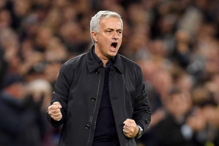 Mourinyo "Barselona"nın baş məşqçisi olmaq üçün müraciət etdi 