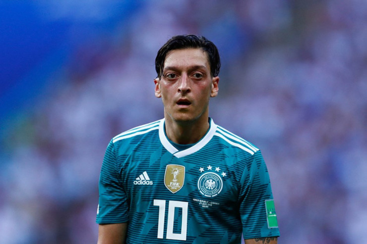 Məsut Özil Almaniya millisinə qayıdır