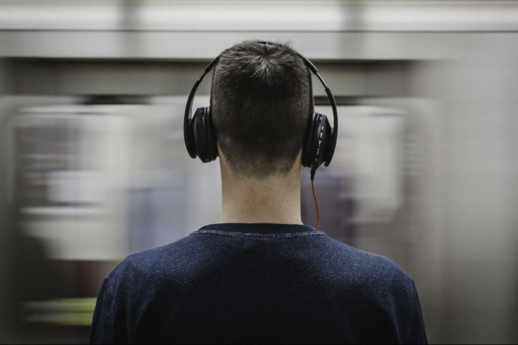 Canlı musiqi dinləyəndə  beyində nə baş verir? 