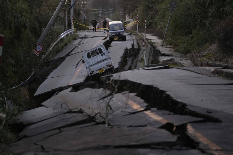 Bu ölkədə 7,6 bal gücündə zəlzələ oldu, 60-dan çox insan öldü 