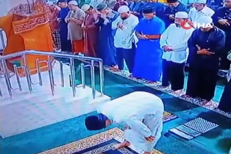 Namaz qılanda öldü - VİDEO 