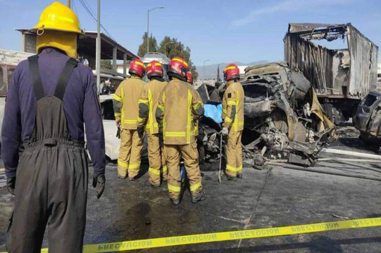 İkimərtəbəli avtobus qəzaya uğradı, 20 nəfər öldü 