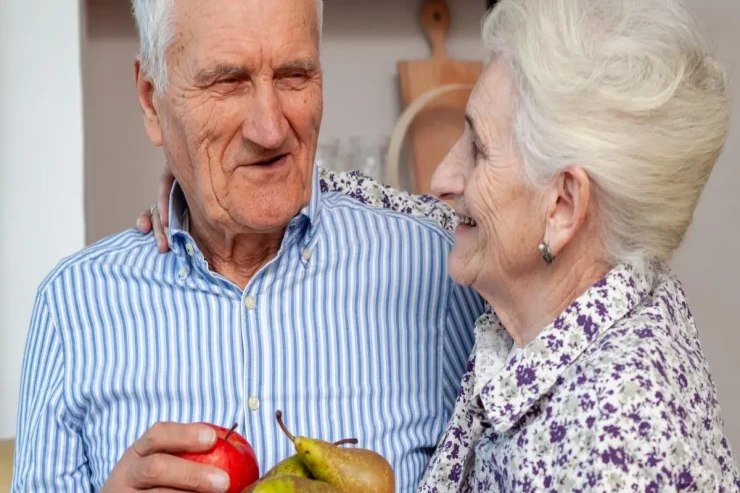 Yaşlı insanlar bu meyvəni yeməlidir – Ürək sağlamlığı   üçün faydalıdır