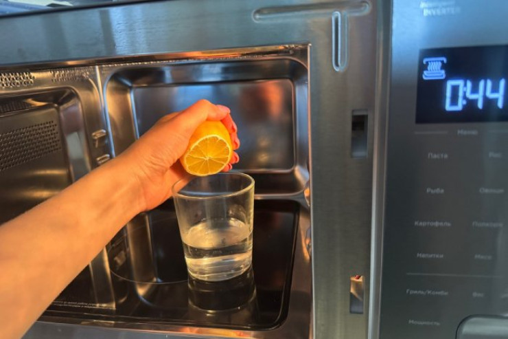 Limon suyu  mikrodalğalı sobada qızdırın – SƏBƏB  