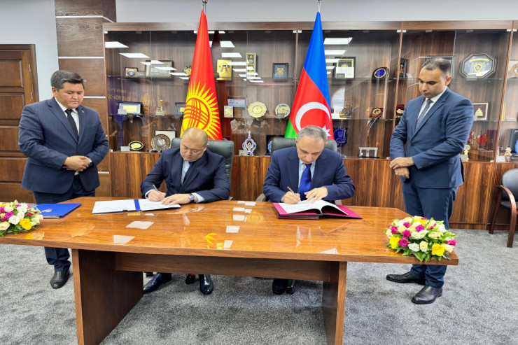 Kamran Əliyev qırğızıstanlı həmkarı ilə əməkdaşlıq proqramı imzaladı