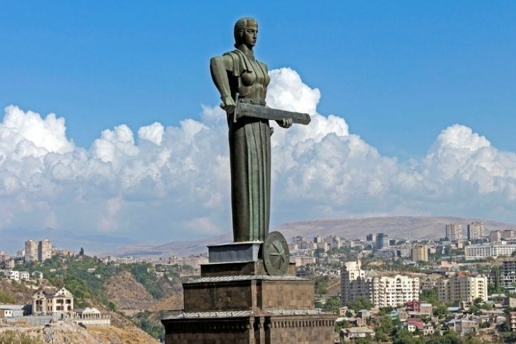 Qadınlar ölkəsi  Ermənistan: Əhalinin 2 milyondan çoxu  qadınlardır