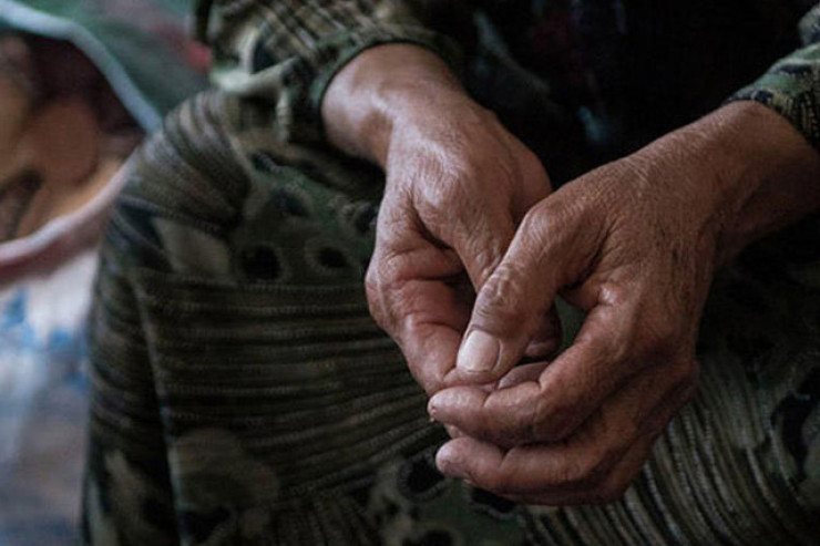 Qazaxda DƏHŞƏT:  85 yaşlı qadının asılmış meyitini  tapdılar