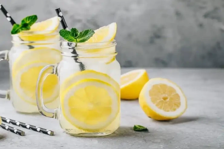 Limonlu su arıqlamağa kömək edirmi? – DİETOLOQ AÇIQLADI 
