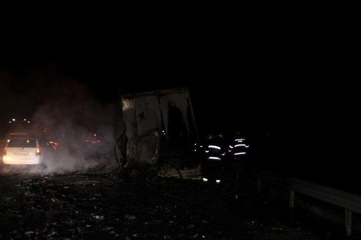 Biləsuvarda "TIR" yandı-FOTO 