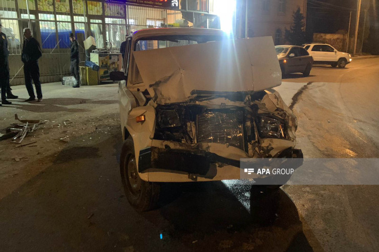 Bərdədə "Jiquli" dirəyə çırpıldı, yaralılar var