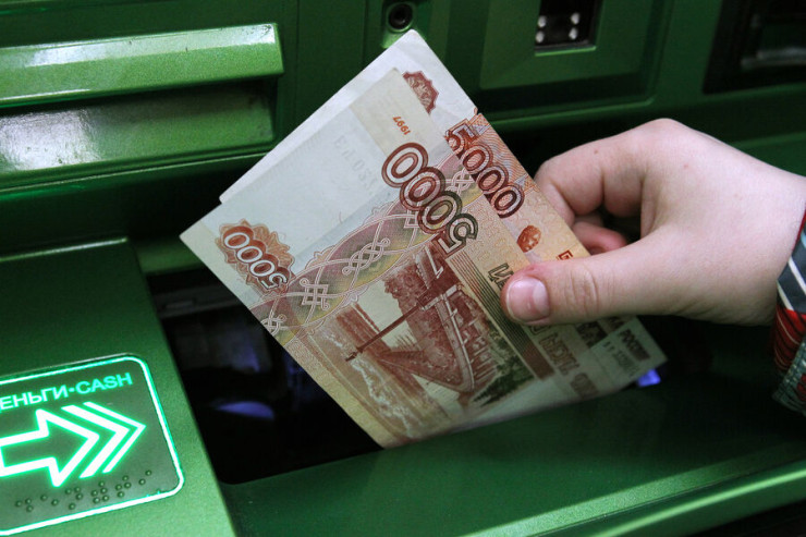 1 milyon  pulunu mağazada unutdu