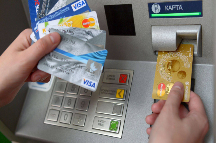 Bakı və Abşeronda bank kartlarından pul oğurlayanlar tutuldu