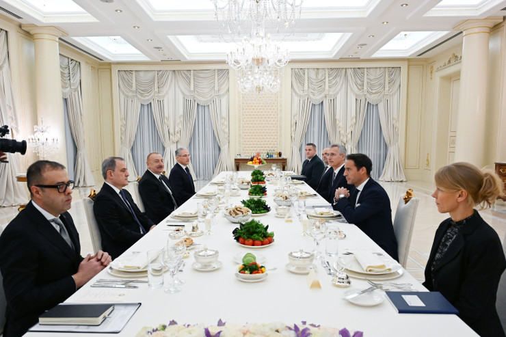 Prezident NATO-nun baş katibi ilə şam yeməyində 