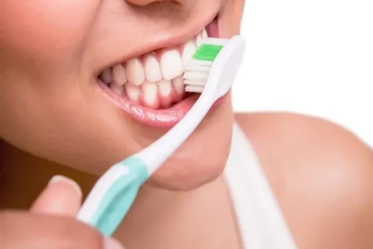 Bu qidaları dişləri fırçalamazdan əvvəl yeməyin 