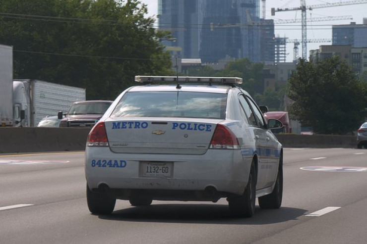 Uniformada erotik çəkiliş aparan polis işdən qovuldu