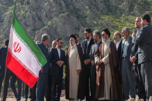 İran KİV: İran Prezidenti və heyəti helikopter qəzasında həlak oldu 