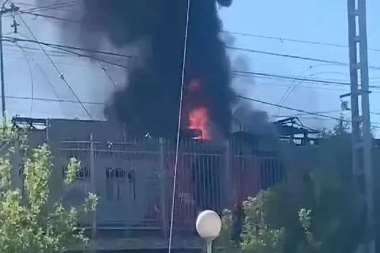 Moskvada elektrik qatarı  yandı