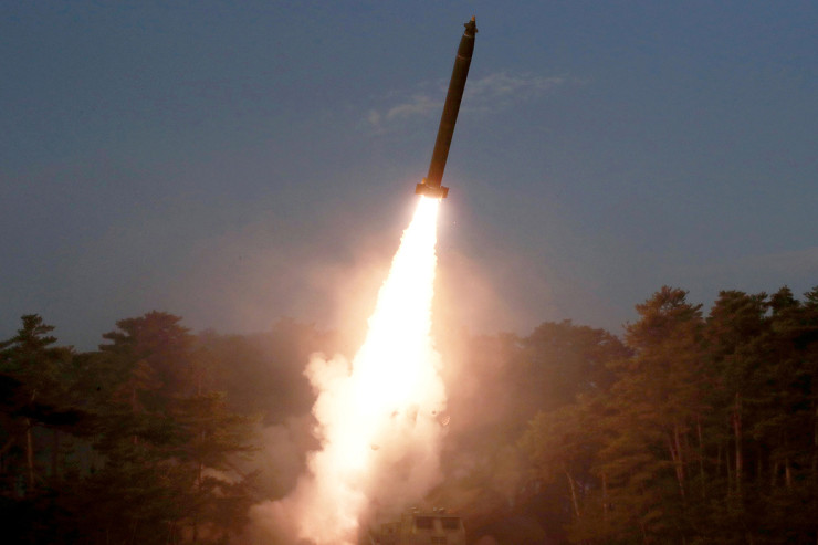 Şimali Koreya 10-a yaxın ballistik raket buraxdı