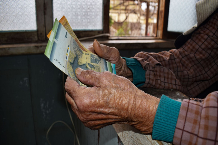 23 yaşınadək təhsil alan övladı olan şəxs sosial yardım ala bilər? – CAVAB  