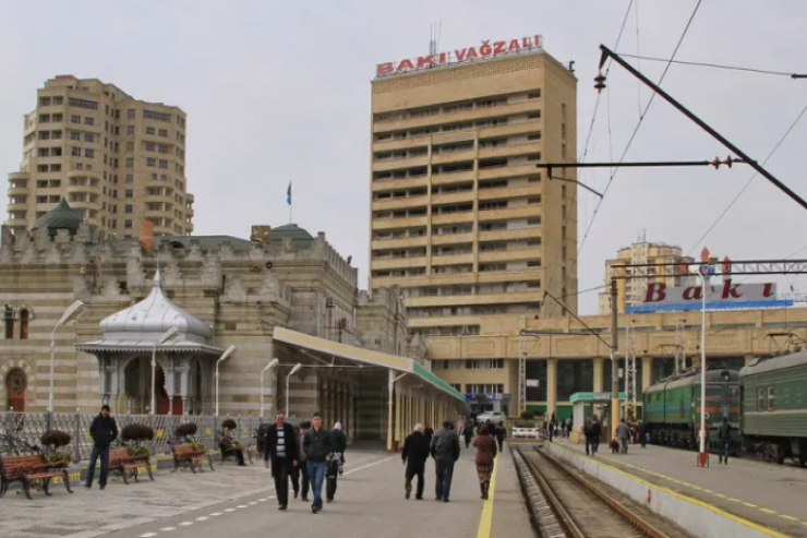 Bakı Dəmiryol Vağzalına sərnişin qarşılamağa və yola salmağa  gələnlərə MÜRACİƏT