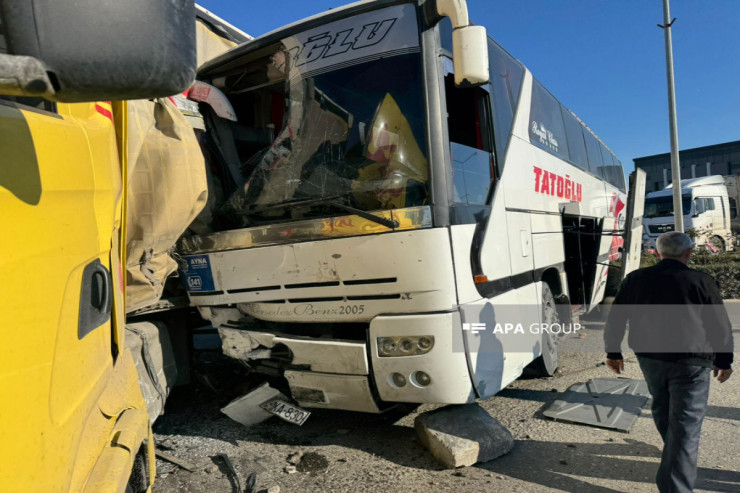 Azərbaycanda sərnişin avtobusu TIR-a çırpıldı  - YENİLƏNİB 