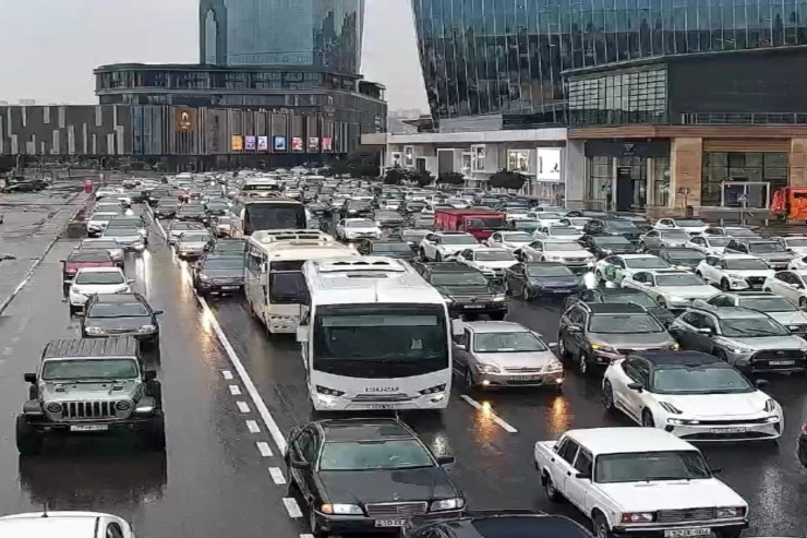 Bakıda bu yollarda sıxlıq var - SİYAHI 