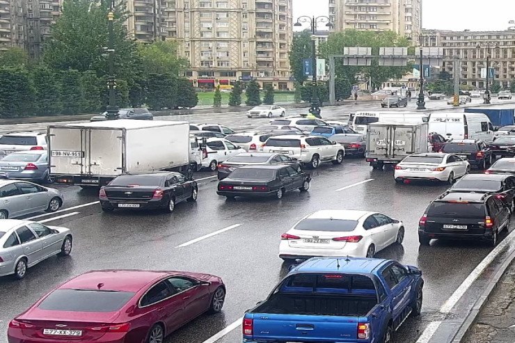 Paytaxtın bu ərazilərində YOLLAR BAĞLANDI 