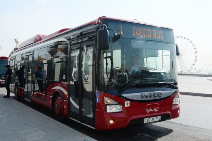 Bakıdakı yağışa görə bu avtobusların hərəkət istiqaməti dəyişdirildi 