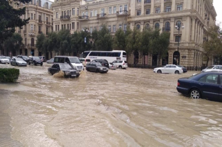 Bakıda ən çox buranı su basır  – Meriya bu qurumu QINADI:  “Onlar məsuliyyət daşıyır”