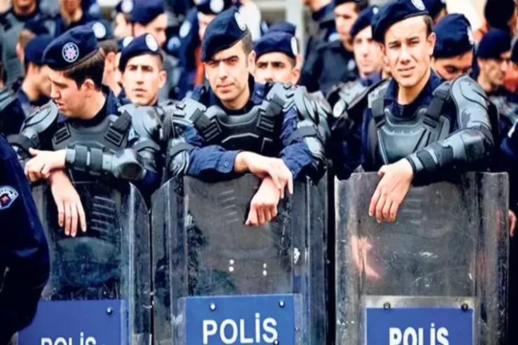 3 dost saxta polis idarəsi  yaratdı – Maraqlı tarixçə 