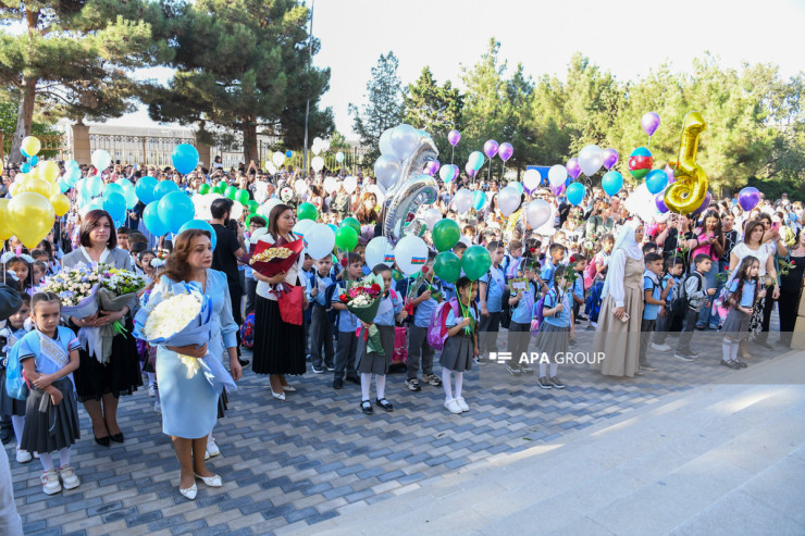 İlk dərs günü yoxsa, birincilərin kiçik toyu 