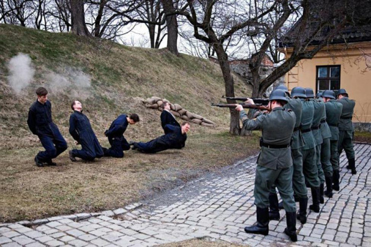 Bu ölkədə rus dilində filmlər və mahnılar üçün güllələnmə  TƏLƏBİ