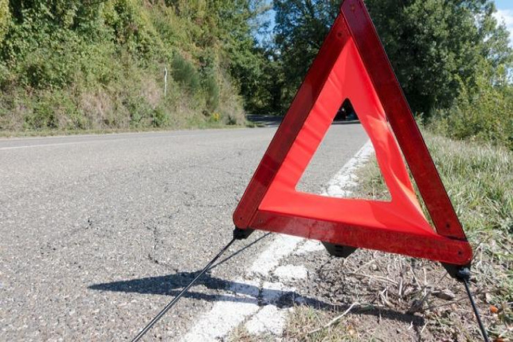Ağcabədidə minik maşını traktorla TOQQUŞDU : ölənlər var